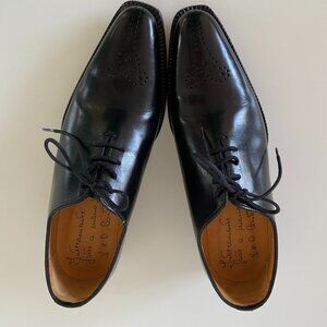 ( Like New) Women's toe medallions wholecut Oxfords - Italian Cowhide - Size 37